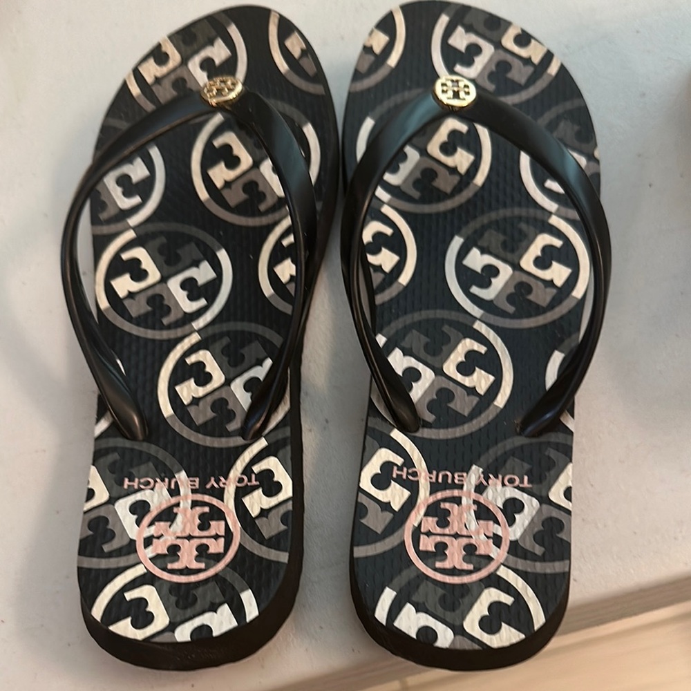 Tory Burch Monochrome Logo Flip Flops